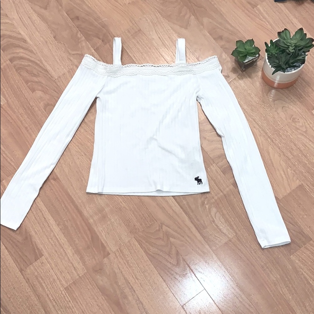 Long sleeve open shoulder shirt